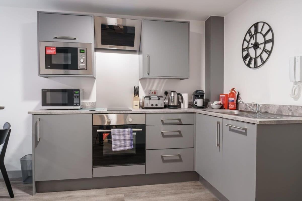 Lovely 1 Bed Apartment In Liverpool Centre ภายนอก รูปภาพ