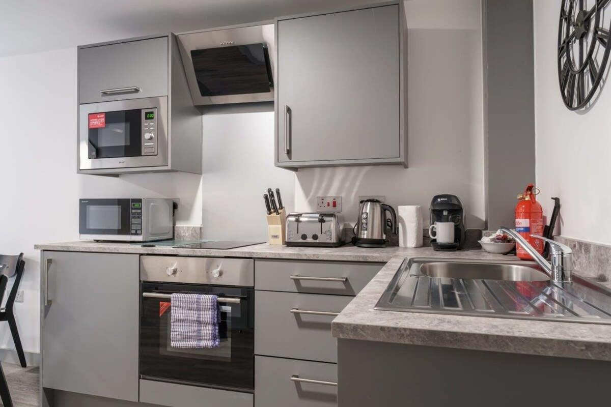 Lovely 1 Bed Apartment In Liverpool Centre ภายนอก รูปภาพ