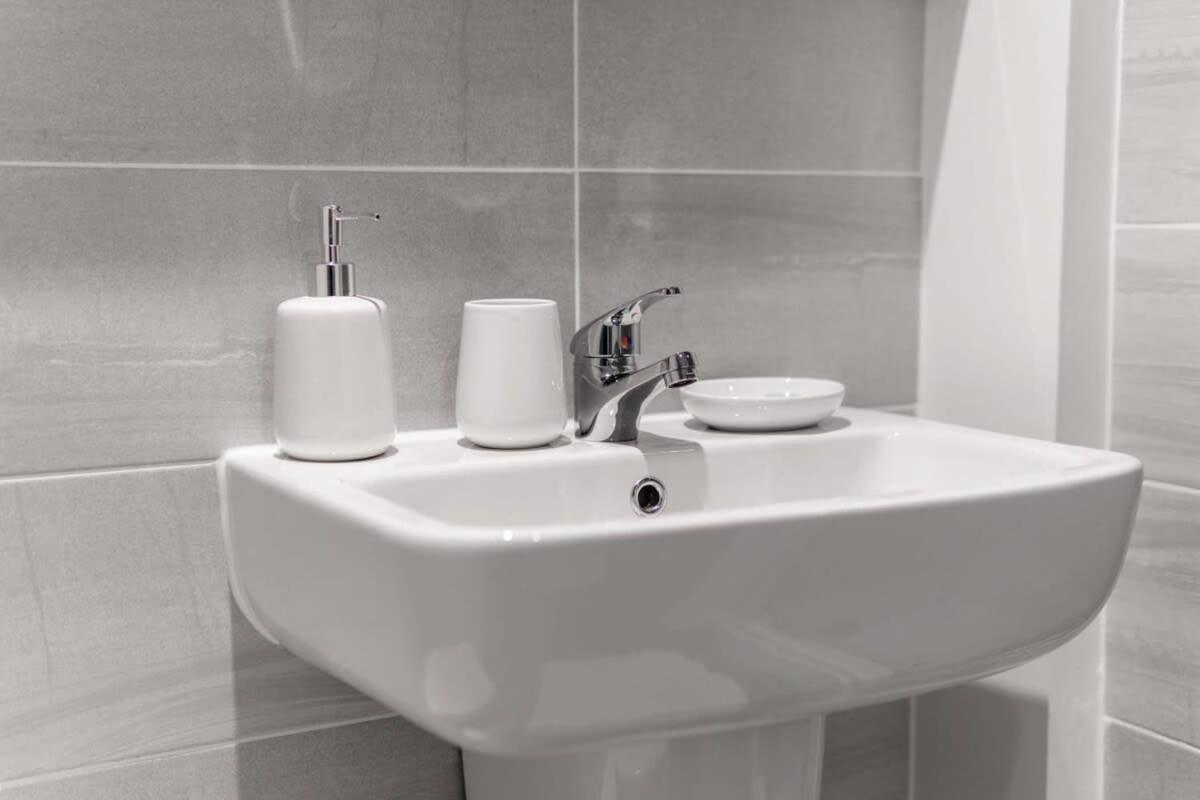 Lovely 1 Bed Apartment In Liverpool Centre ภายนอก รูปภาพ