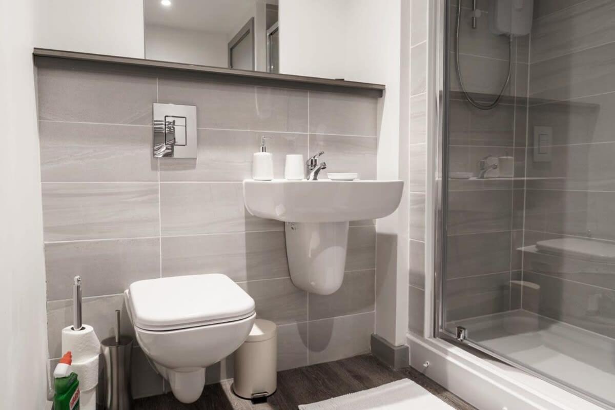 Lovely 1 Bed Apartment In Liverpool Centre ภายนอก รูปภาพ