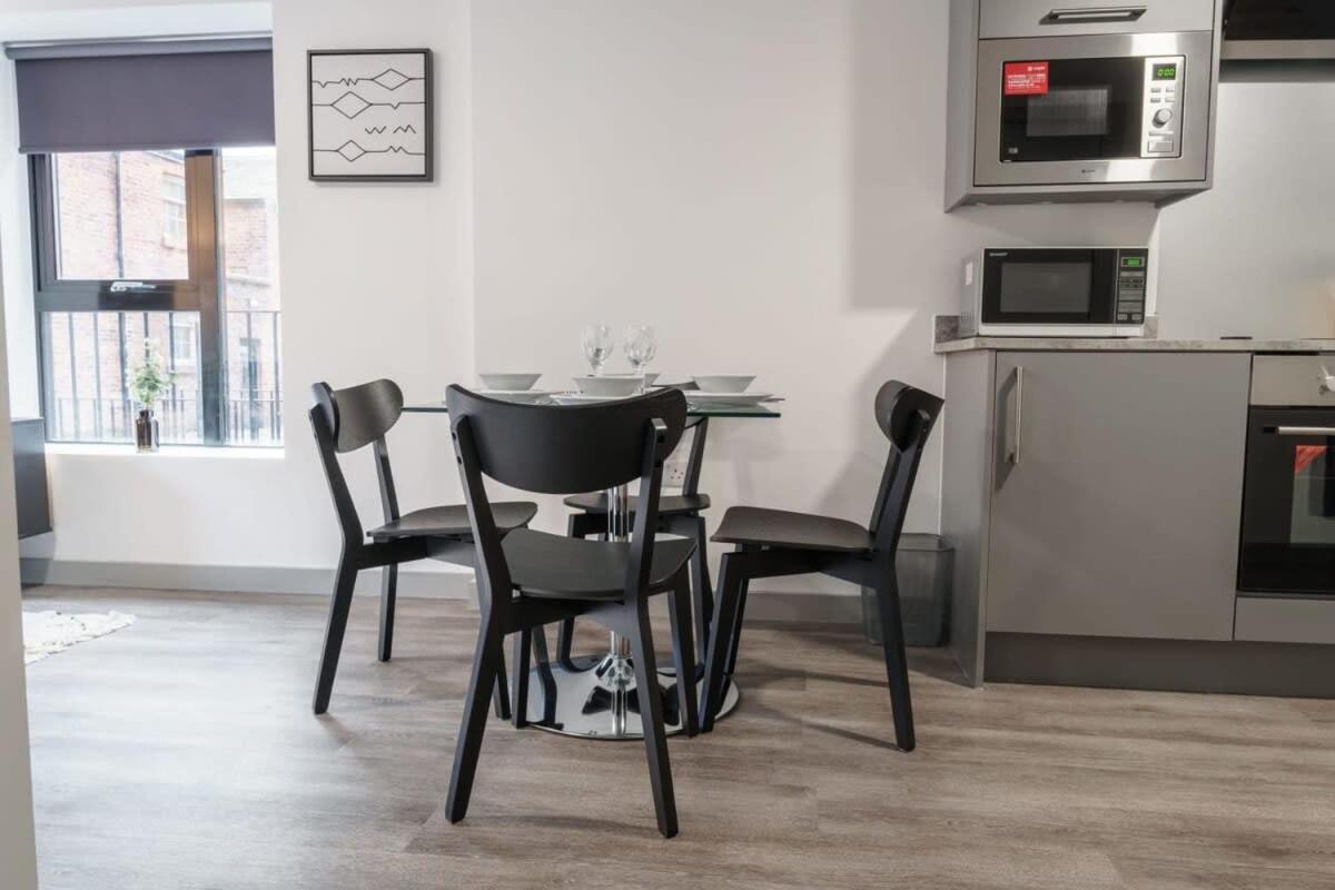 Lovely 1 Bed Apartment In Liverpool Centre ภายนอก รูปภาพ