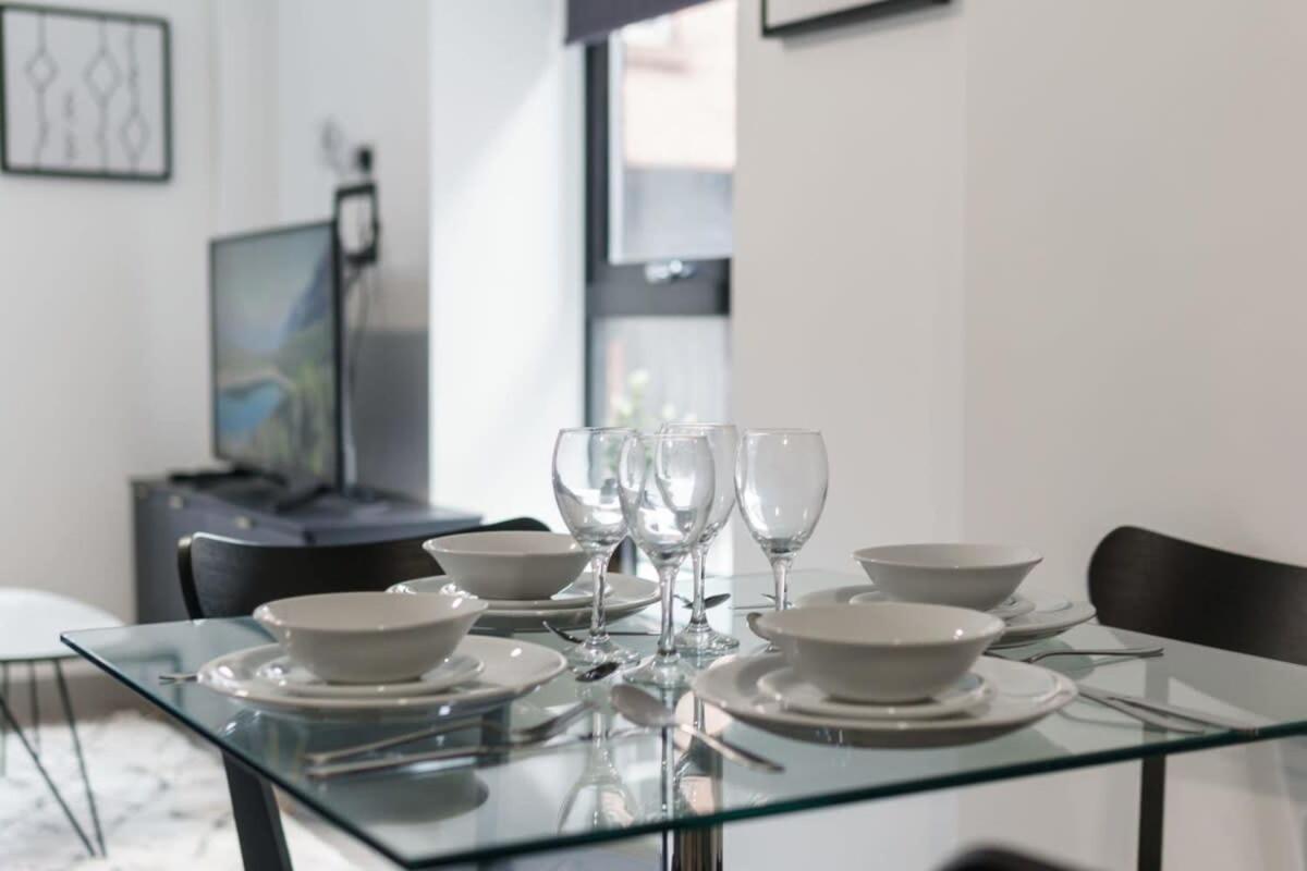 Lovely 1 Bed Apartment In Liverpool Centre ภายนอก รูปภาพ